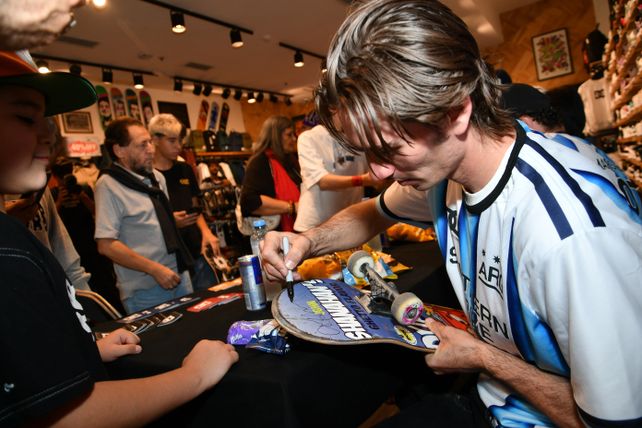 El estadounidense John Shanahan estampa su firma. Llegó con el lanzamiento de un nuevo par de zapas. El estadounidense John Shanahan estampa su firma. Llegó con el lanzamiento de un nuevo par de zapas.