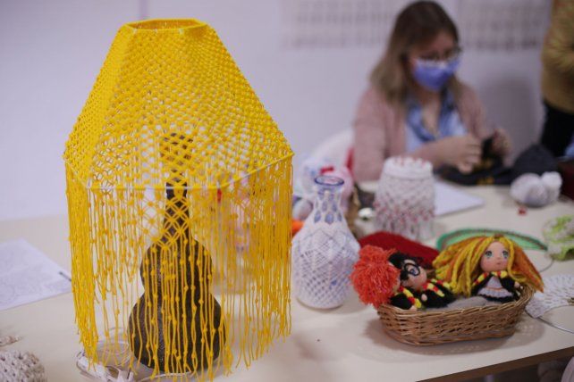 En Patry-Lan hace más de 20 años que se dictan cursos y hay una larga lista de espera. Macramé y bordado, los más buscados