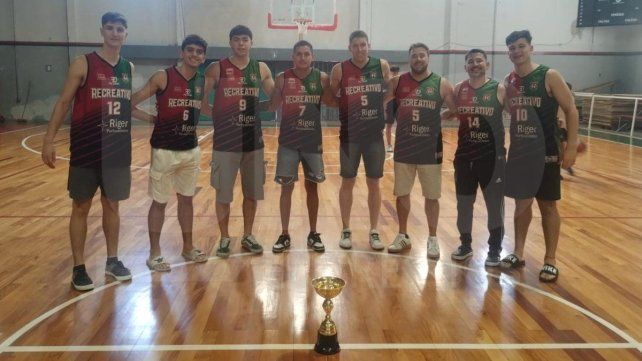 Luciano Harick, Patricio Carranza, Juan Berta, Alan Guanco, Lucio Fravega, Alfredo Lucente, Ángel Villagra (kinesiólogo) y Facundo Buffa. Algunos de los protagonistas de Recreativo campeón. Luciano Harick, Patricio Carranza, Juan Berta, Alan Guanco, Lucio Fravega, Alfredo Lucente, Ángel Villagra (kinesiólogo) y Facundo Buffa. Algunos de los protagonistas de Recreativo campeón.