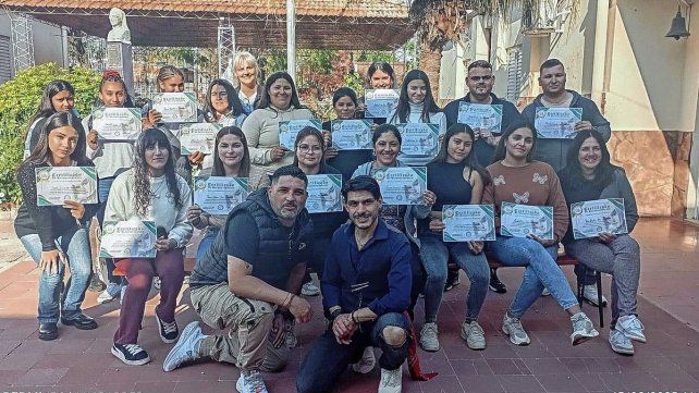 La Escuela Los Nazarenos es un espacop de formación, contención y esperanza para la gente del barrio San Martín La Escuela Los Nazarenos es un espacop de formación, contención y esperanza para la gente del barrio San Martín