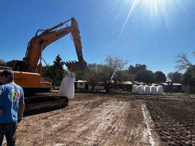 Estudiantes suma otro campo de césped sintético. Estudiantes suma otro campo de césped sintético.