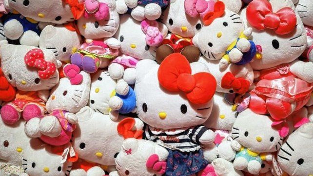 Hello Kitty es una gata humanide creada en 1974 Hello Kitty es una gata humanide creada en 1974