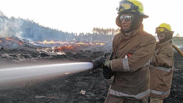 En Concordia los bomberos trabajan al límite.