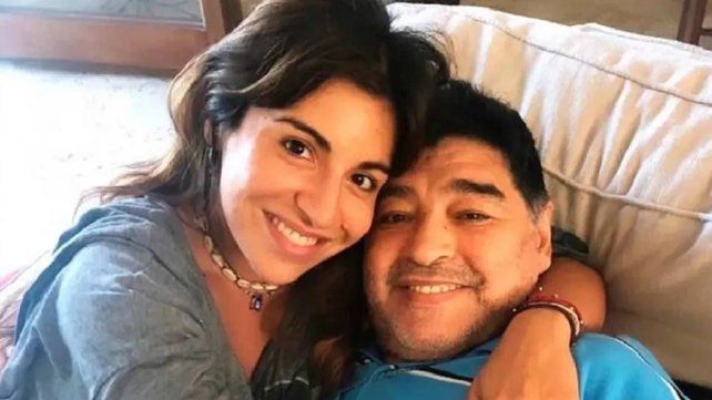La hija de Diego Maradona compartió un fuerte material desde las redes a días de comenzar el juicio por la muerte del futbolista La hija de Diego Maradona compartió un fuerte material desde las redes a días de comenzar el juicio por la muerte del futbolista