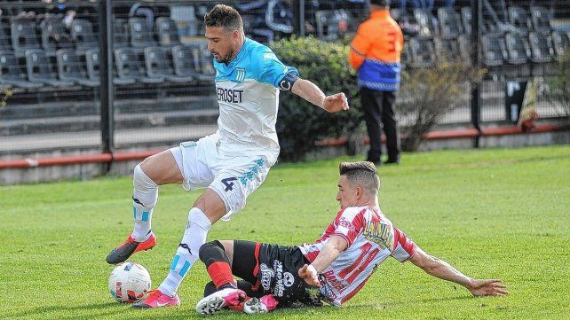 Racing sufrió y empató sin goles ante Barracas. Iván Tapia y Chila Gómez las figuras.