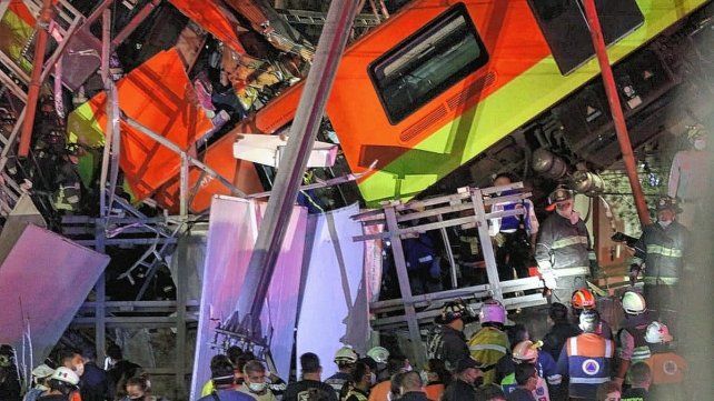 Tragedia en México: murieron 23 personas tras desplomarse un puente del subte