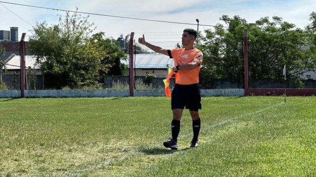 Liga Paranaense: suspendieron Palermo-Neuquen por la agresión al árbitro Rodrigo Aldana Liga Paranaense: suspendieron Palermo-Neuquen por la agresión al árbitro Rodrigo Aldana
