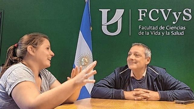 Acciones. El decano de la facultad, Aníbal Sattler junto a la titular de la Asociación de Sordos Paraná, María Noé Bernardara para coordinar las jornadas de sensibilización que se llevarán adelante.