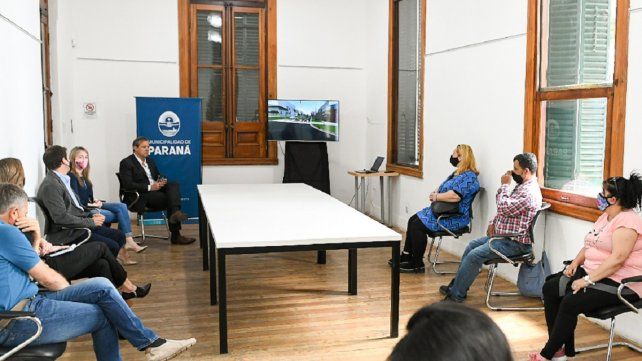 Las vecinales de Paraná que atraviesa la avenida se reunieron con Bahl.