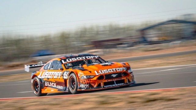 La primera serie de este domingo en el Turismo Carretera se largará a las 10:55 con Mauricio Lambiris en la mejor posición de partida. La primera serie de este domingo en el Turismo Carretera se largará a las 10:55 con Mauricio Lambiris en la mejor posición de partida.