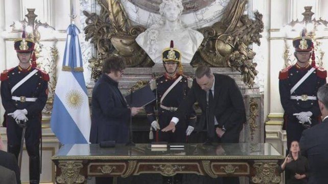 Traspaso de funciones: Manuel Adorni se reunió con Guillermo Francos Traspaso de funciones: Manuel Adorni se reunió con Guillermo Francos