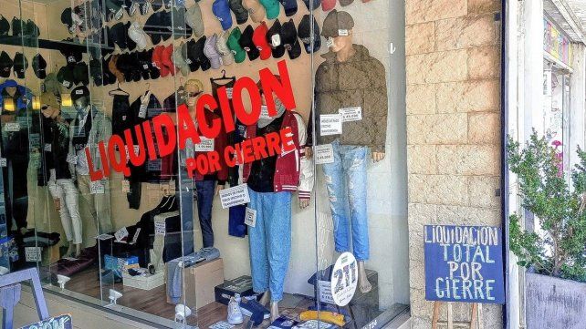 Después de 35 años de actividad, una tienda de la Peatonal cerró por las bajas ventas, pero no fue el único caso Después de 35 años de actividad, una tienda de la Peatonal cerró por las bajas ventas, pero no fue el único caso