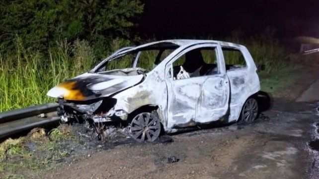 Ruta 39: un auto chocó contra el guardarrail y se incendió por completo Ruta 39: un auto chocó contra el guardarrail y se incendió por completo