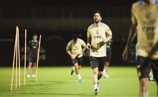 Lionel Messi volvió a los entrenamientos con la Selección Argentina. Lionel Messi volvió a los entrenamientos con la Selección Argentina.