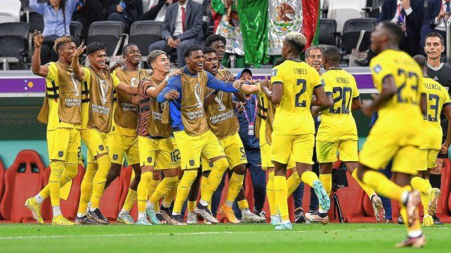 Ecuador terminó con la racha de los anfitriones. Le ganó 2 a 0 a Qatar en suelo asiático.