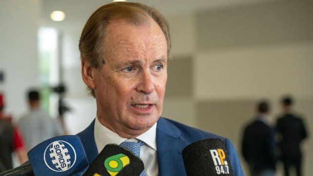 El diputado nacional Gustavo Bordet expresó: “La caída del salario docente es muy preocupante y pone en riesgo la continuidad de muchos profesionales en la universidad pública” El diputado nacional Gustavo Bordet expresó: “La caída del salario docente es muy preocupante y pone en riesgo la continuidad de muchos profesionales en la universidad pública”