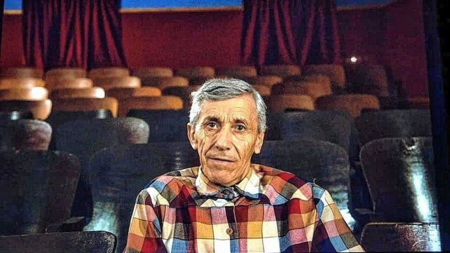 Omar Borcard es albañil y creó su propio cine en Villa Elisa Omar Borcard es albañil y creó su propio cine en Villa Elisa