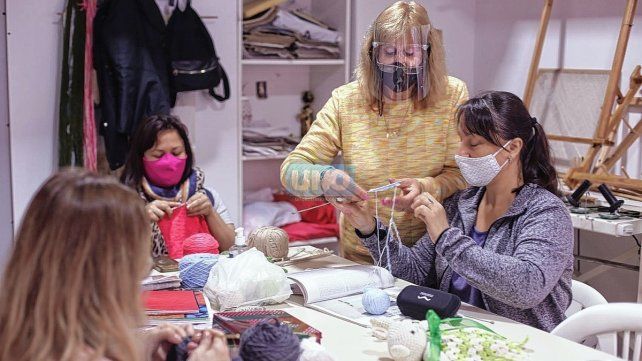 En Patry-Lan hace más de 20 años que se dictan cursos y hay una larga lista de espera. Macramé y bordado, los más buscados