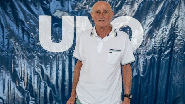 José Antonio Machado y un cierre soñado sobre dos ruedas. José Antonio Machado y un cierre soñado sobre dos ruedas.