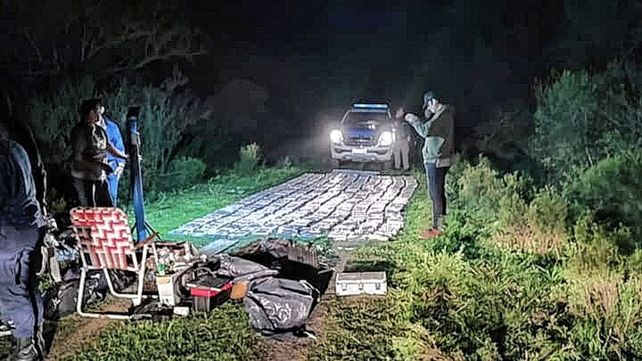 La Justicia Federal tramita la causa por narcotráfico desde 2021, cuando los más de 400 kilos de cocaína fueron abandonados en un campo. La Justicia Federal tramita la causa por narcotráfico desde 2021, cuando los más de 400 kilos de cocaína fueron abandonados en un campo.