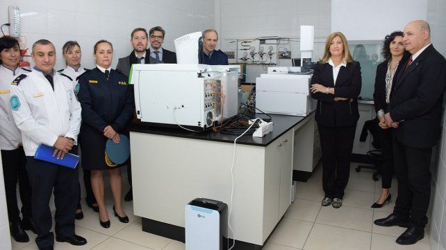 Se hizo entrega de un cromatógrafo gaseoso.