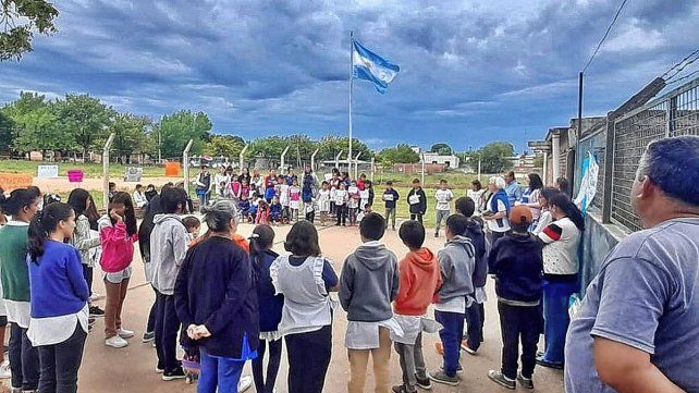 En Concordia padres y alumnos hicieron oír su reclamo.