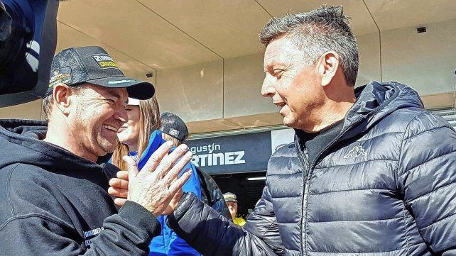 Omar Martínez y Guillermo Ortelli se suben a un TC. Omar Martínez y Guillermo Ortelli se suben a un TC.