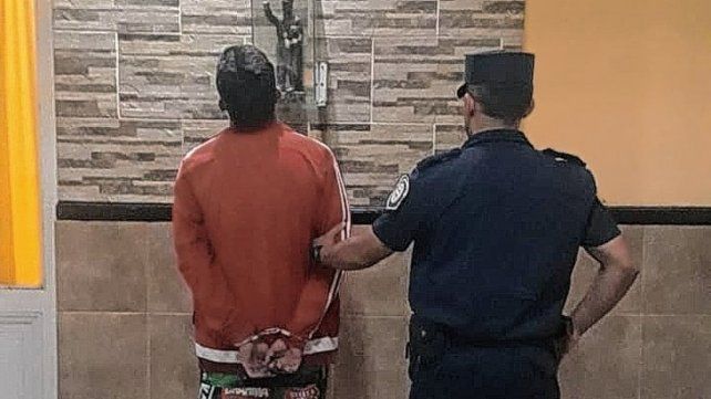 Joven detenido en Pedernal. Joven detenido en Pedernal.