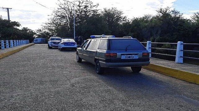 Pasadas las 8.30 de este domingo personal de Prefectura Naval en conjunto con el equipo de rescate de Bomberos Voluntarios de Concepción del Uruguay pudieron hallar el cuerpo sin vida de la mujer que cayó en el puente de acceso a Banco Pelay.
