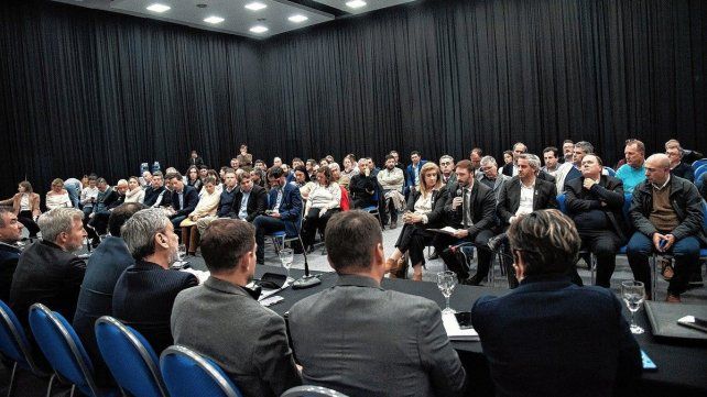 Los intendentes que respaldaron a Rogelio Frigerio, entre ellos Rosario Romero de Paraná.
